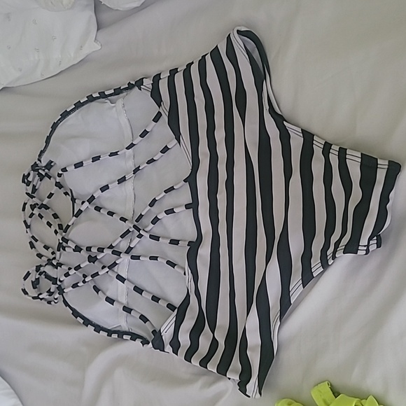 Bathing suit - Picture 3 of 3